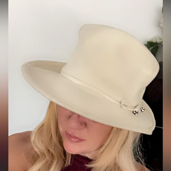 Vintage Saks Fifth Avenue Felt Hat Beige main image 9